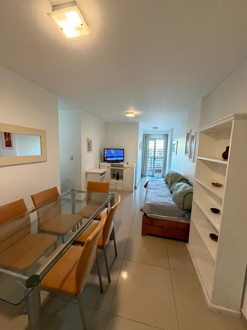 ALQ. 1 DOMR CON BALCON AMOBLBADO