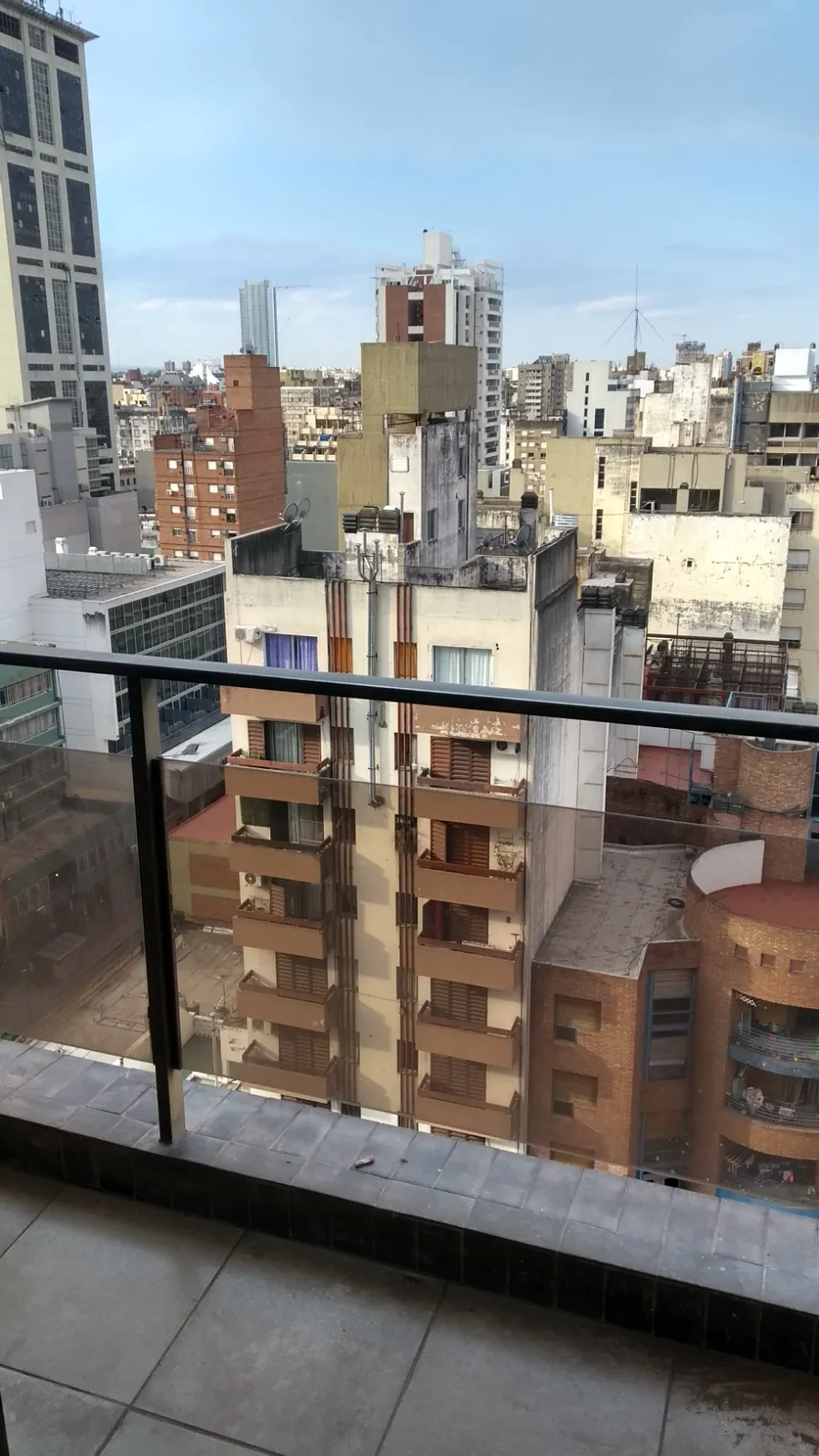 VENDO - IDEAL INVERSION MONOAMBIENTE PISO ALTO SOBRE CASEROS AL 200!!!