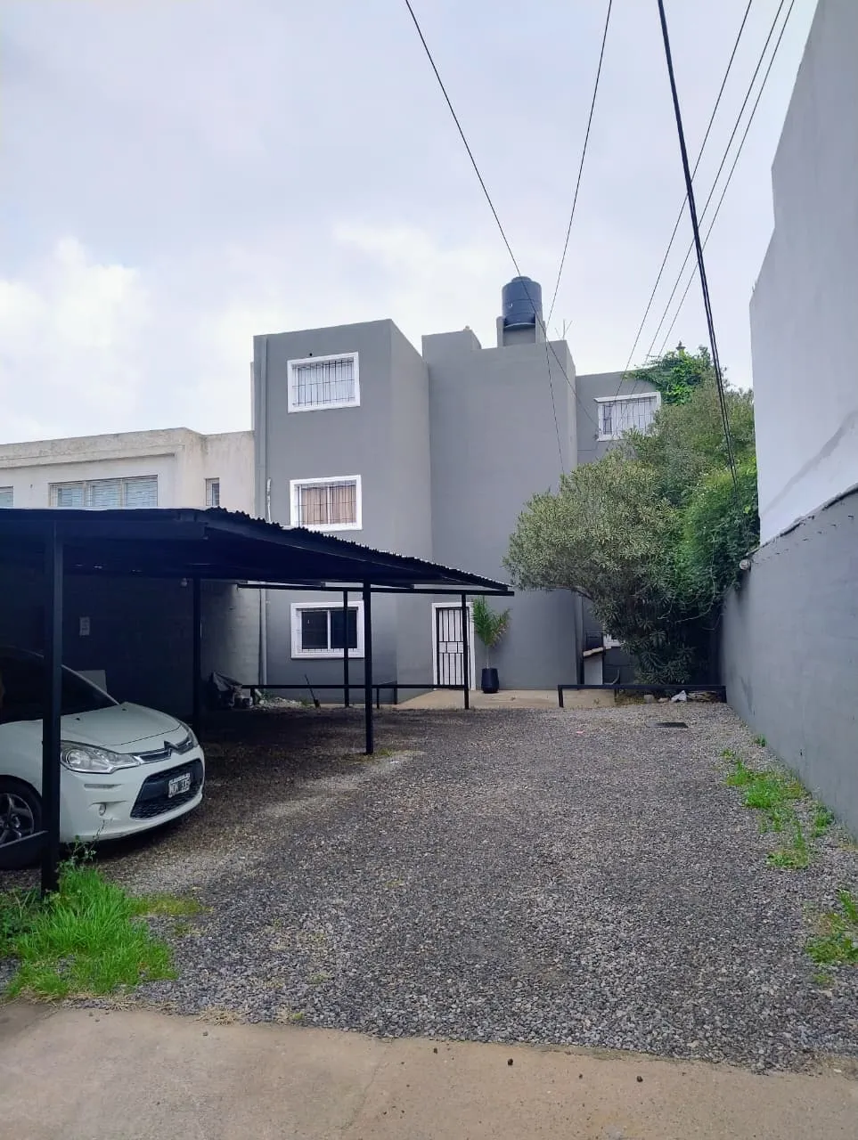 Bº Alto Alberdi. ALQUILO amplio Depto. de 1 dormit, con cochera. Exc. Ubicación