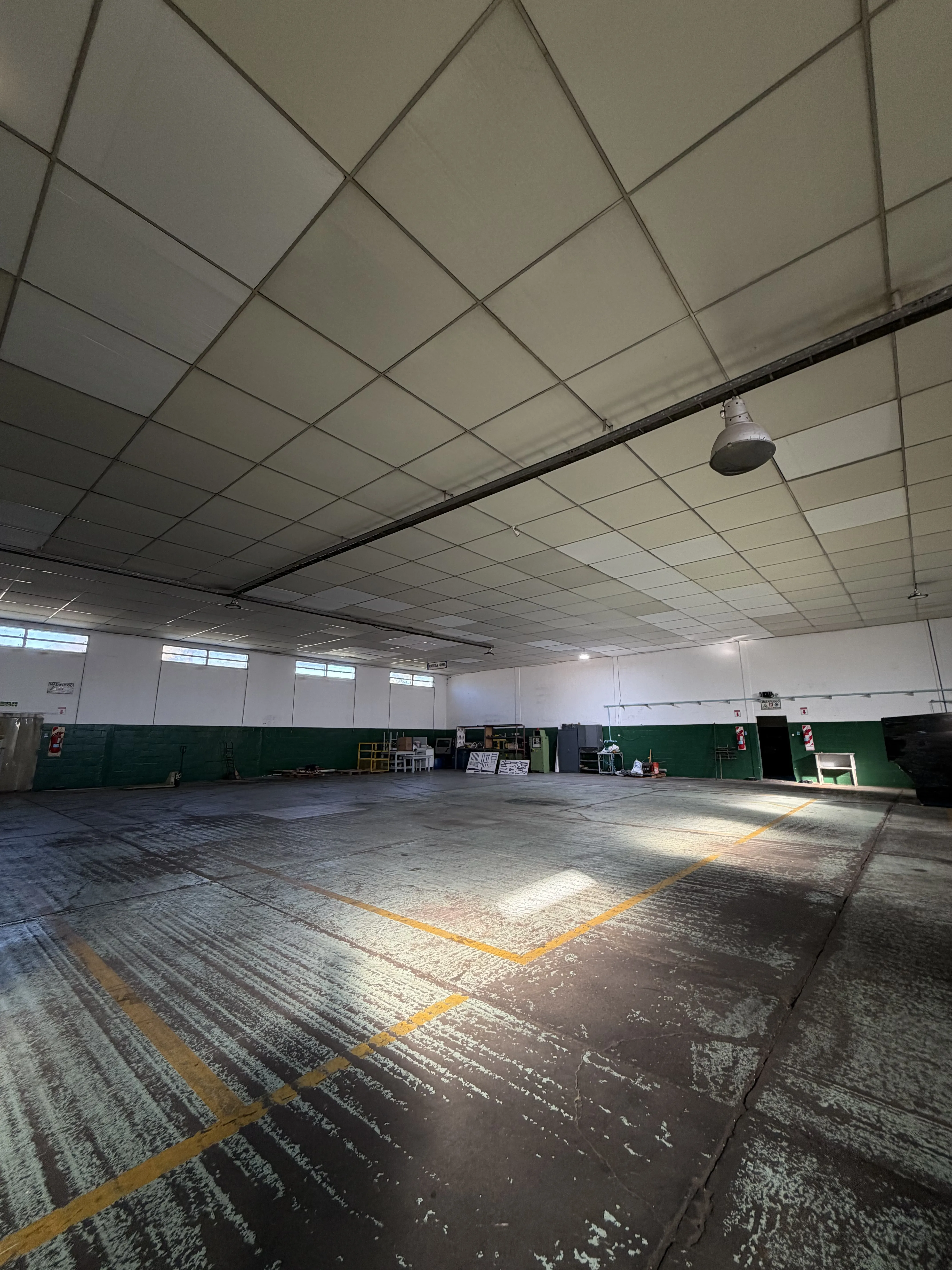 GALPÓN INDUSTRIAL CON OFICINAS – 1.200 m² | ZONA NORTE – A METROS DE JUAN B. JUSTO