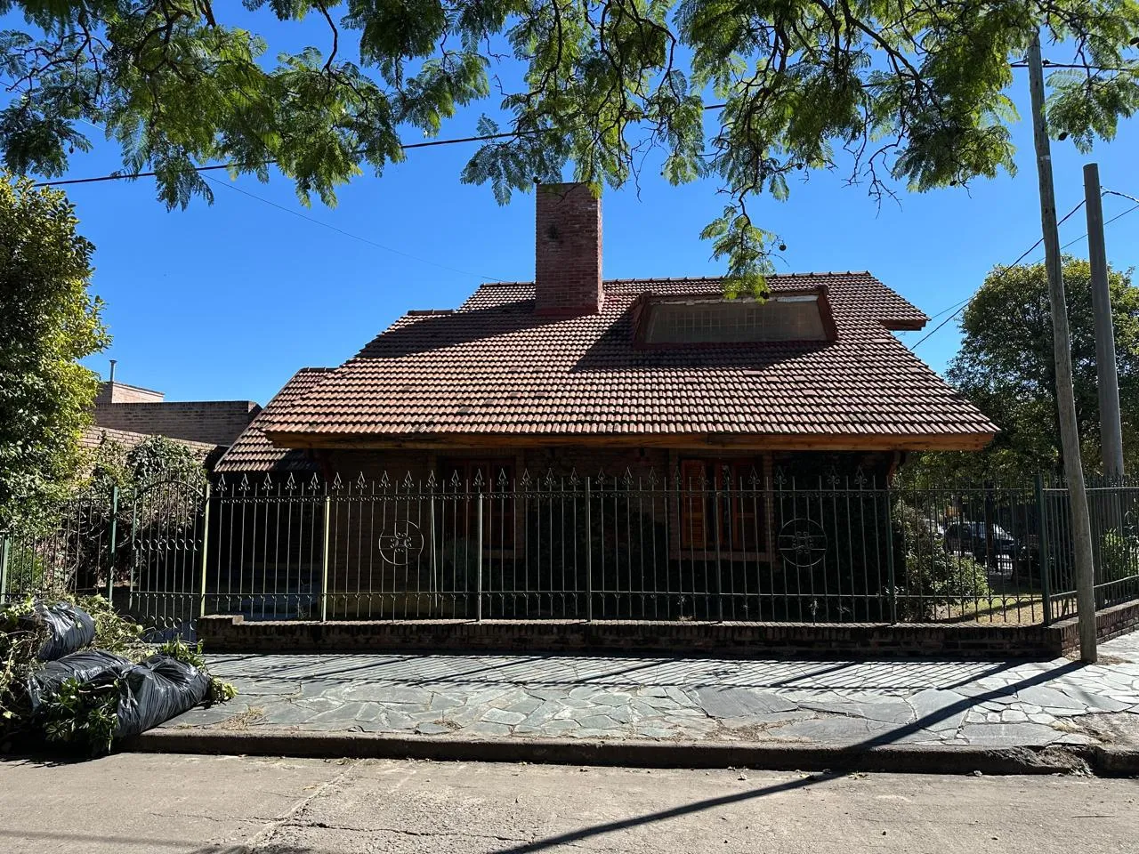 Casa esquina Barros Pasos y Roque Ferrira, en Urca, Venta 3 dormitorios