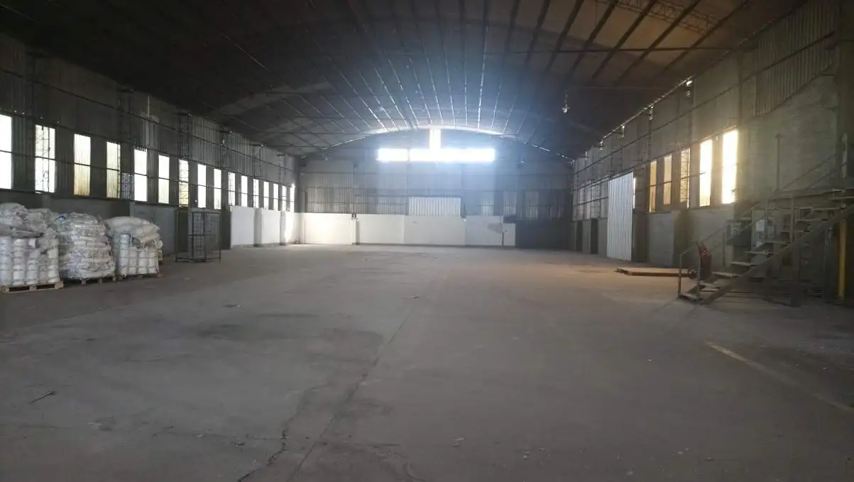 NAVE INDUSTRIAL EN ALQUILER EN CIRCUNVALACIÓN Y VELEZ SARSFIELD