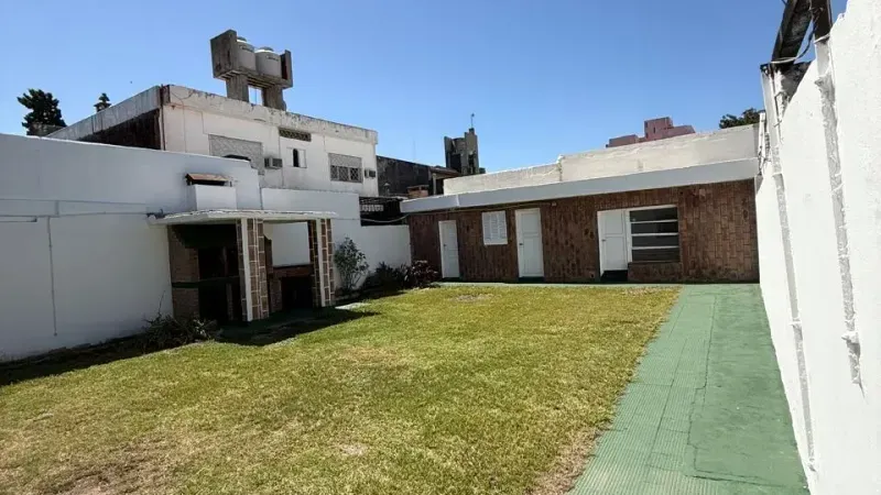 B° Juniors, Zuviría 1029, casa amplia con gran patio en excelente zona