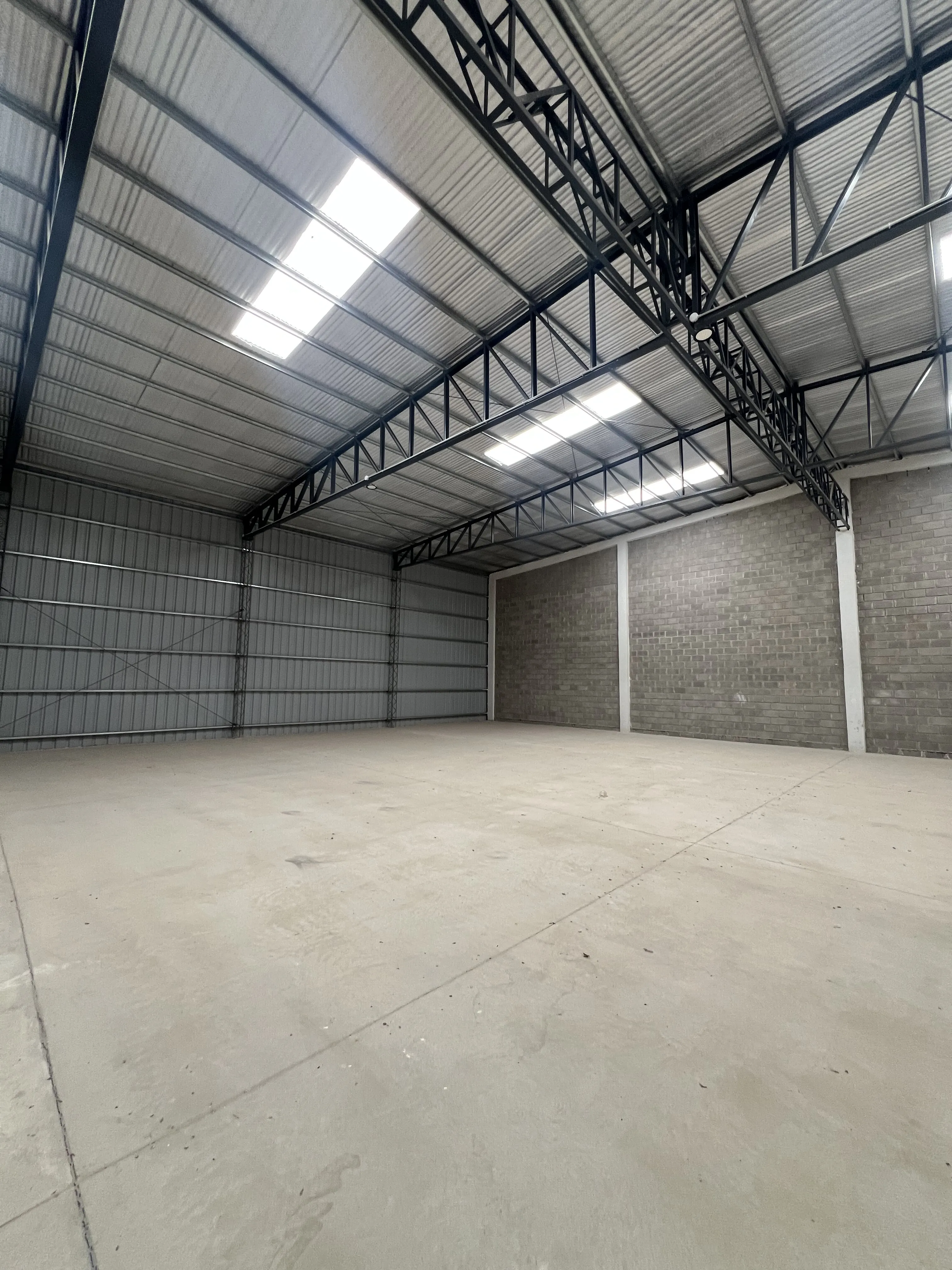 ALQUILER – GALPÓN INDUSTRIAL A ESTRENAR | CIRCUNVALACIÓN SUR | CÓRDOBA