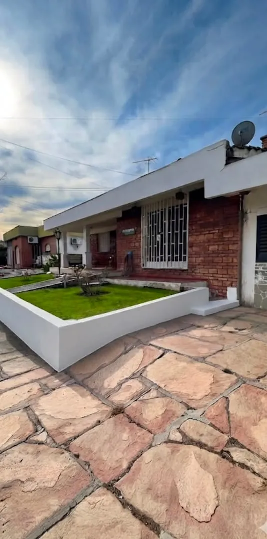 VENTA - CASA + DEPTO BARRIO MALVINAS
