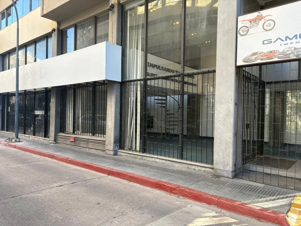 Se ALQUILA Local Comercial - Humberto Primo al 600 - 3 Plantas frente a Capitalina