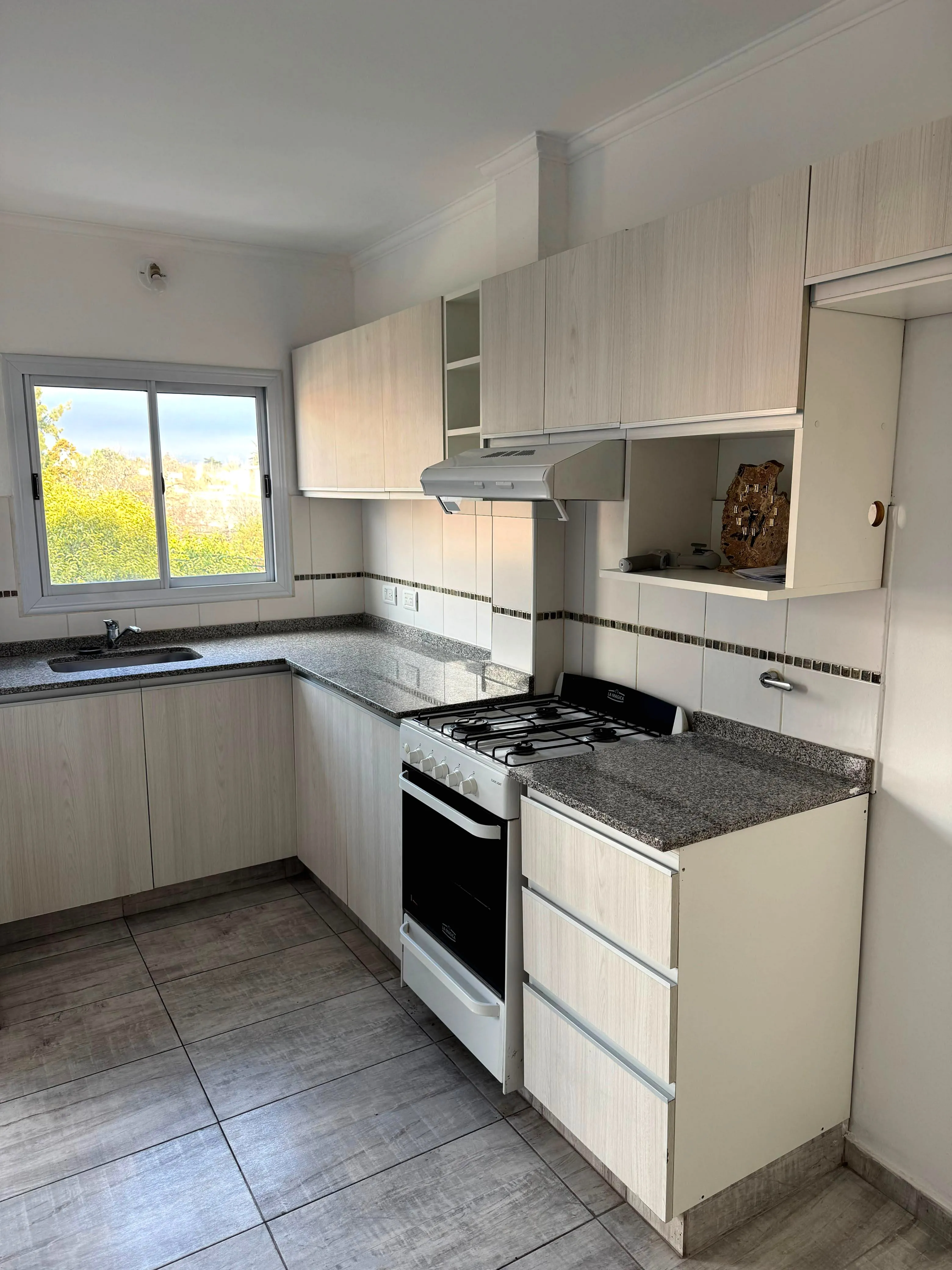 Departamento de 3 dormitorios y cochera en Carlos Paz