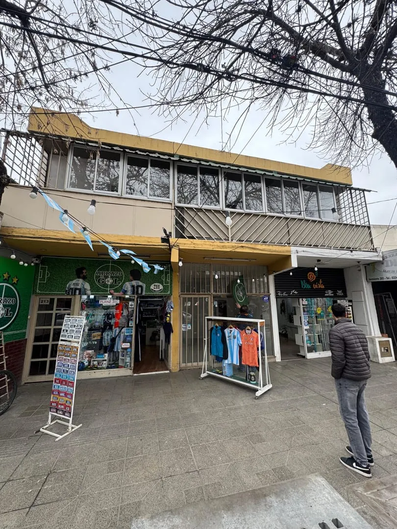 Venta 3 Locales y 4 Departamentos en el Centro de Villa Carlos Paz -calle Sarmie...