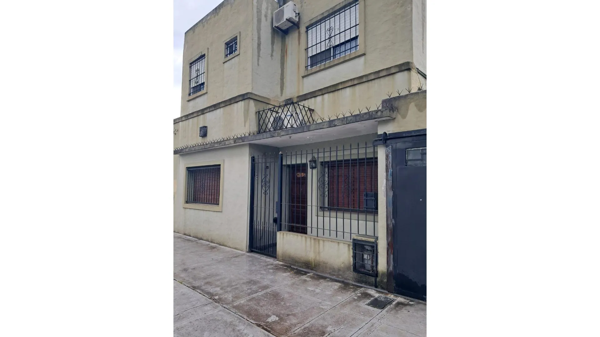 CASA  CON DEPARTAMENTO DE 2 AMB EN PLANTA ALTA Y FDO!!!!