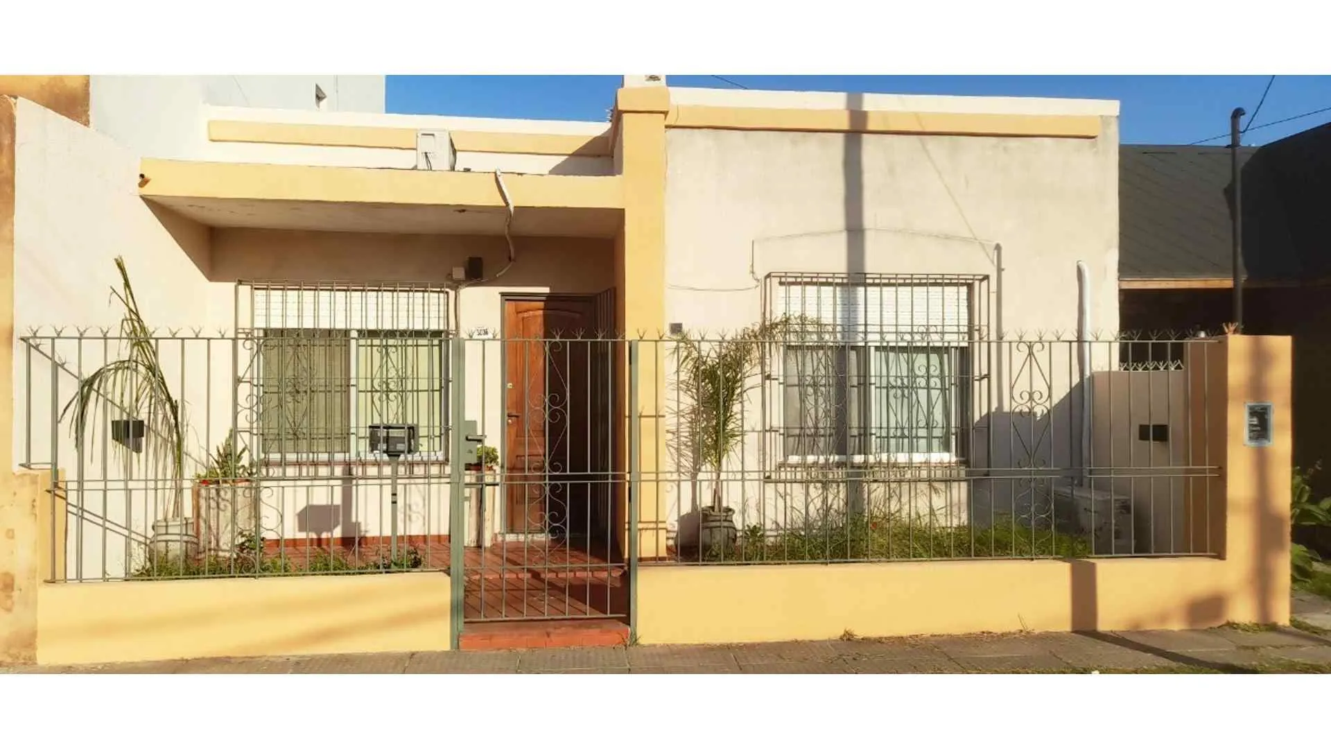 casa en en excelente estado en Hurlingham!!!