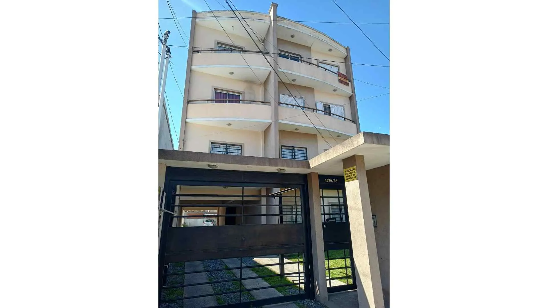 Departamento con jardin y cochera !!!!!