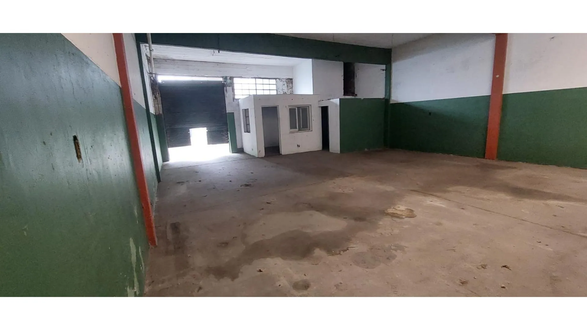 GALPON, TALLER, DEPOSITO EN EXCELENTE BARRIO, SE FINANCIA!