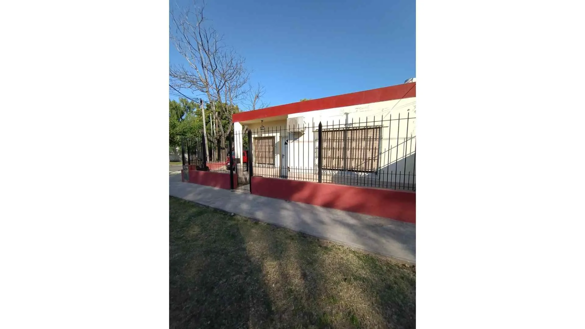 casa de 3 ambientes en temperley permuta por dto