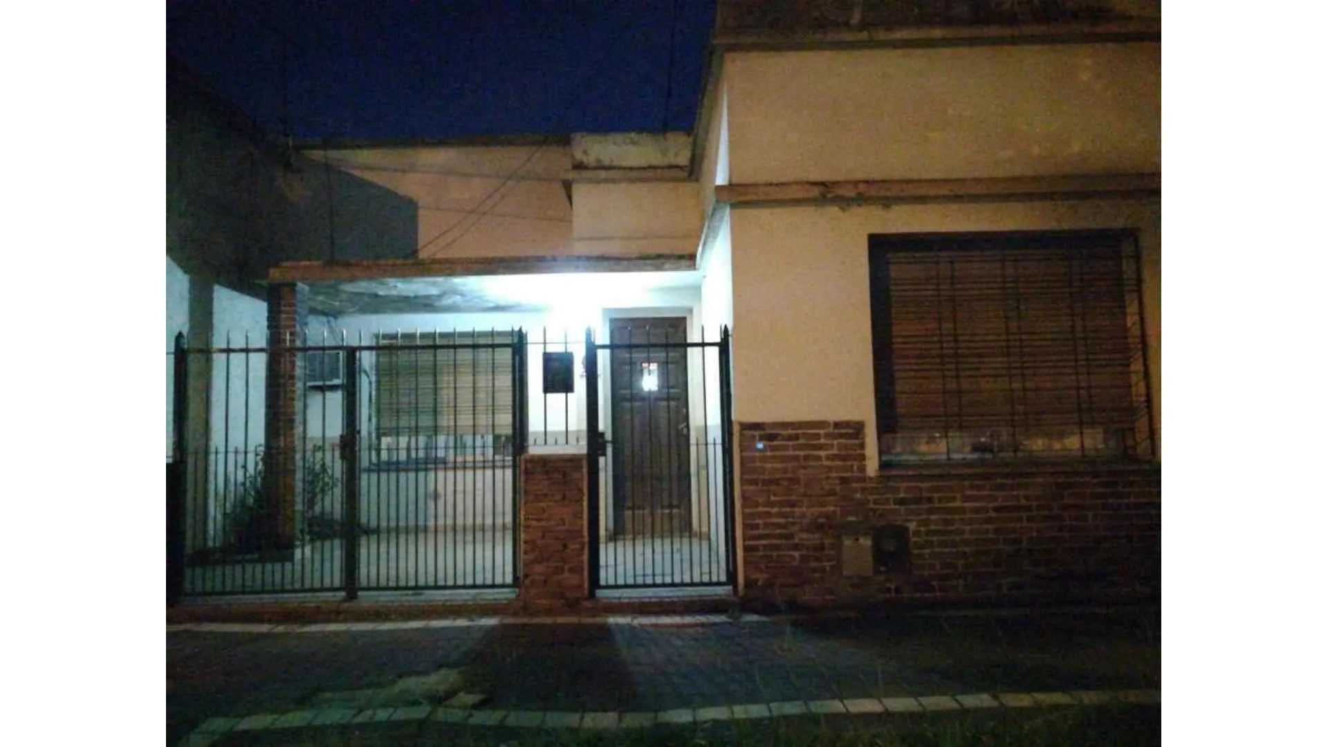 CASA EN EXCELENTE UBICACION ACEPTA PERMUTA !!!!!