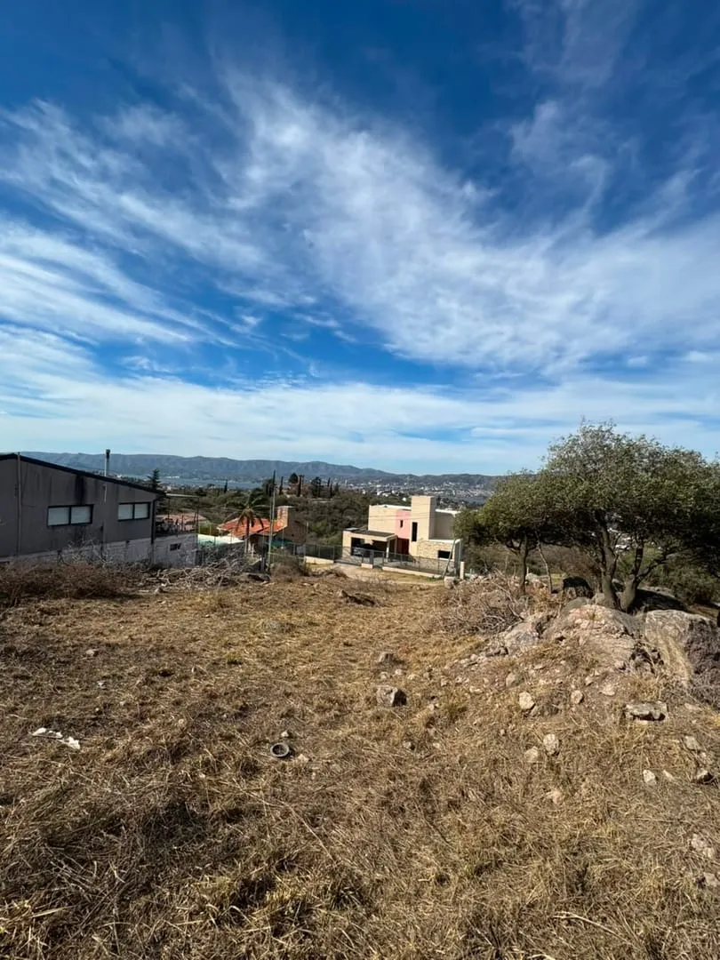 Venta de Terreno 860 m2 en barrio Villa del Lago - Villa Carlos Paz