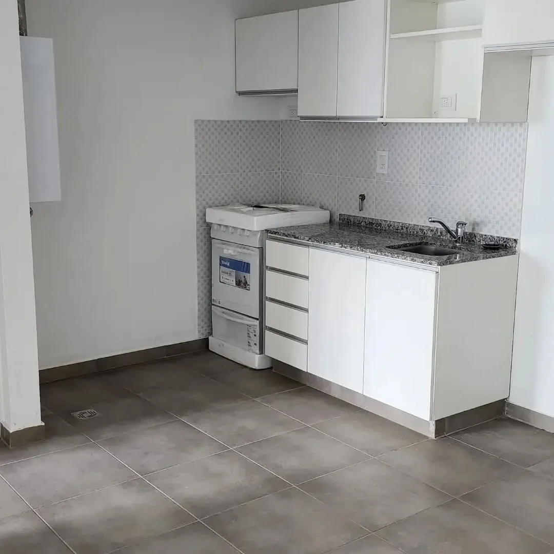 AAAlquilo Buenos Aires 1498, esq. Venezuela (PB, G ) Nva.Cba