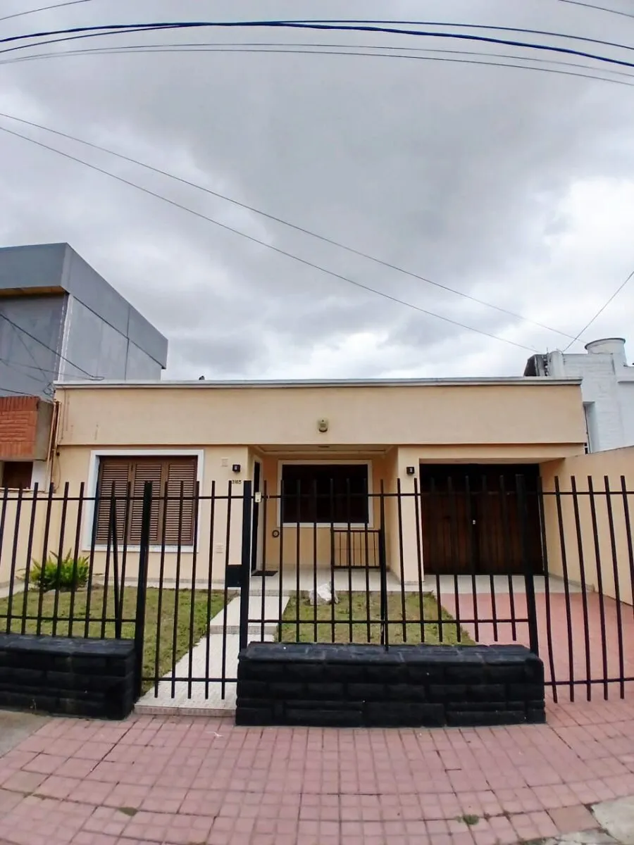 En Venta casa dos dormitorios Barrio La France