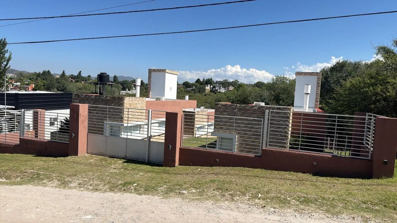 Venta de Complejo de 4  Departamento con Pileta - Sierras de Córdoba - San Antonio de Arredondo