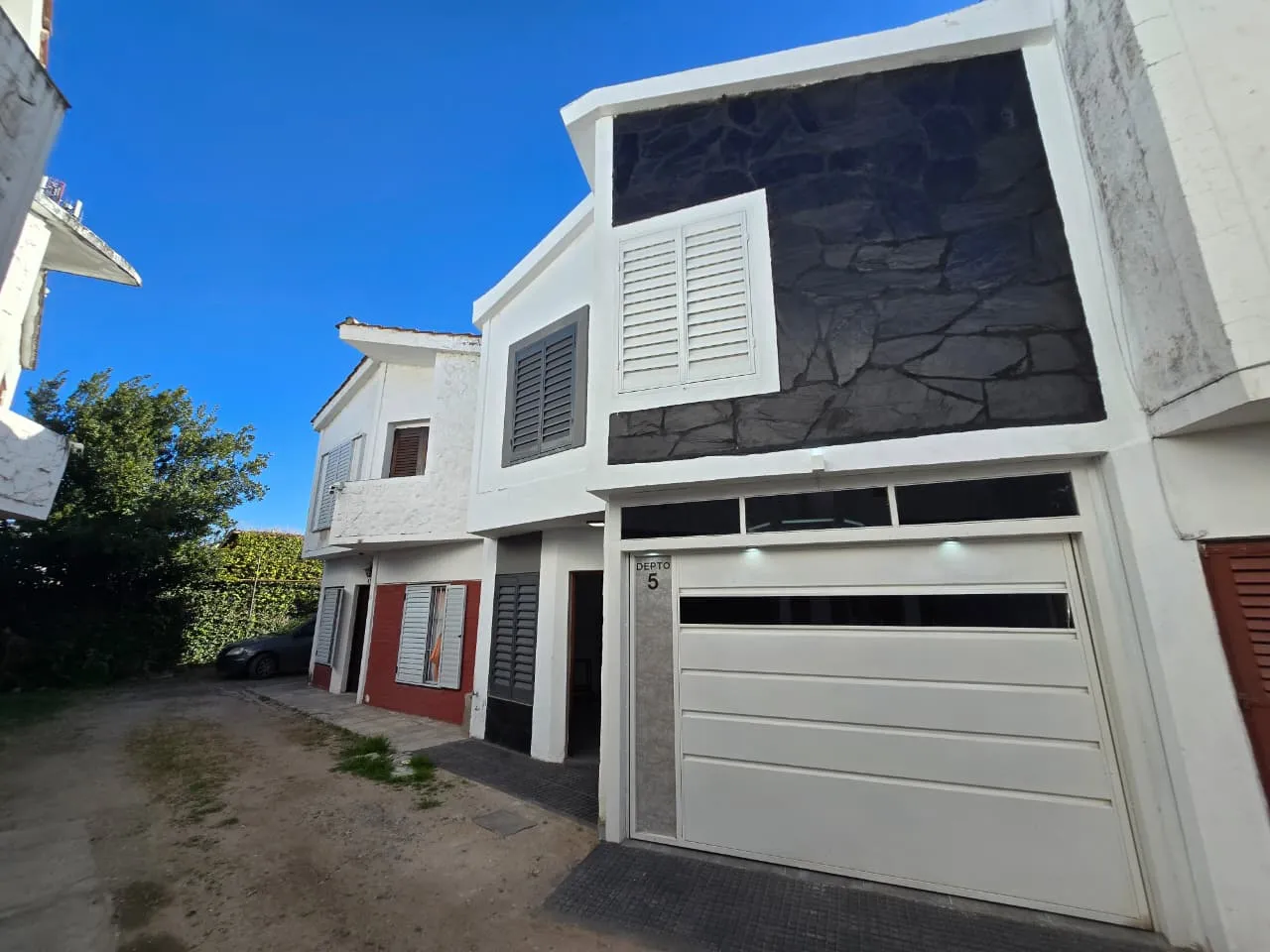 Venta: Departamento Duplex - 3 Dormitorios - Patio con Asador y Cochera - Los Algarrobos - Carlos Paz