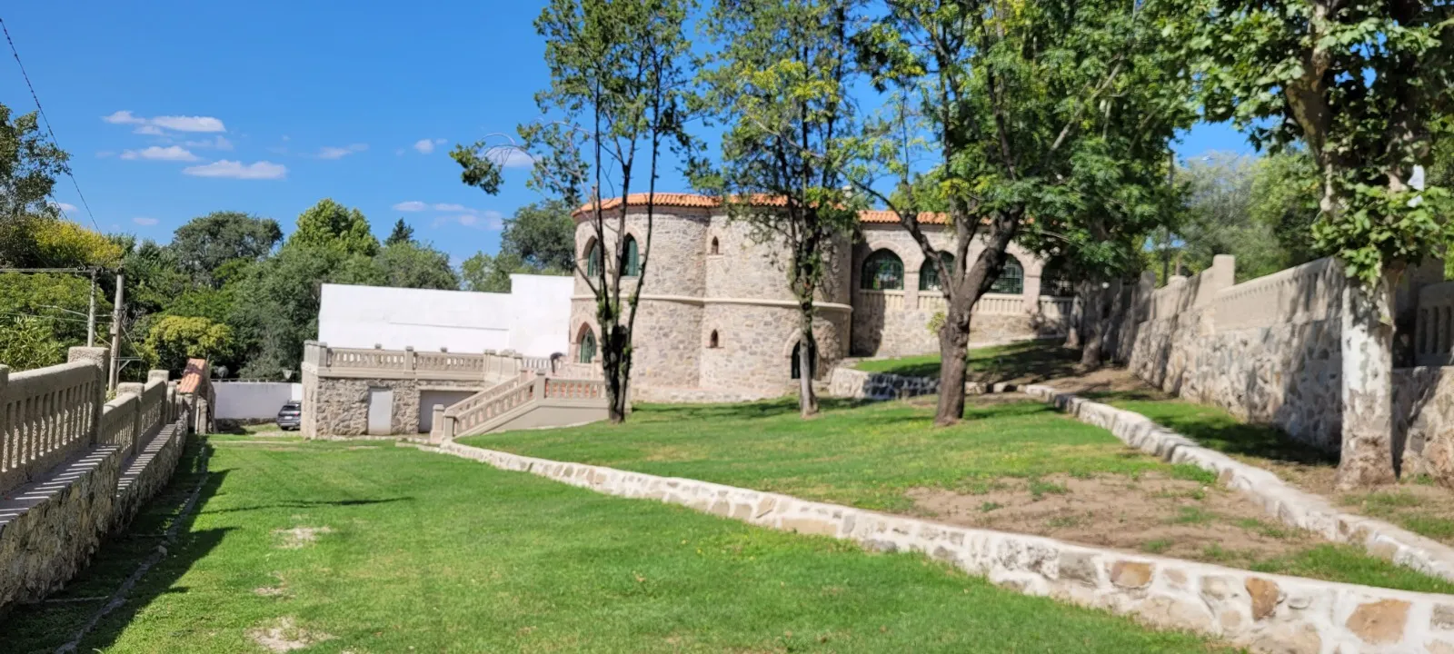 VENTA CASA EN LA FALDA  GRAN POTENCIAL INVERSION 7 DORMITORIOS ESCRITURA