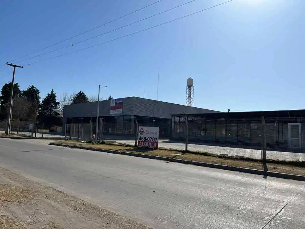 LOCAL, OFICINAS CON DEPOSITO, ESTACIONAMIENTO CUBIERTO INTERNET SEGURIDAD