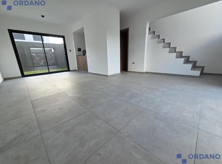 Casa · 110m² · 4 Ambientes · 2 Cocheras