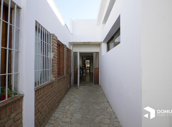 Casa · 330m² · 5 Dormitorios · 1 Cochera