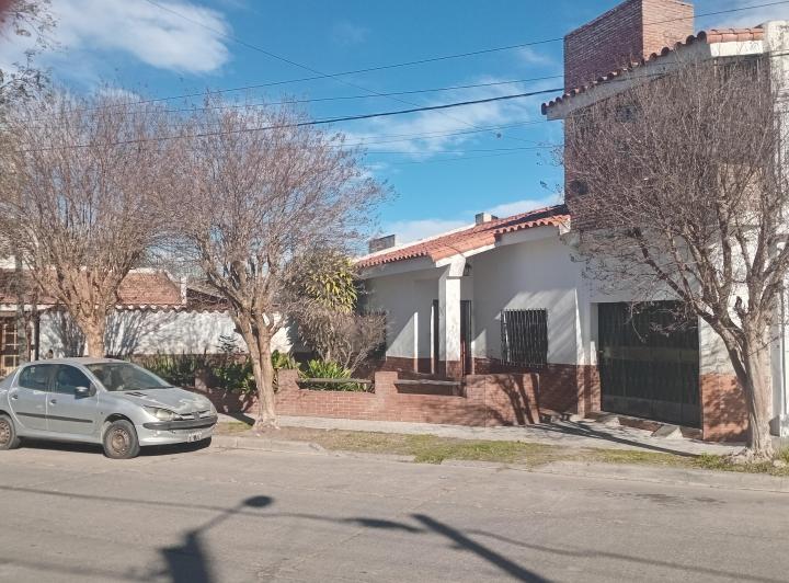 Casa · 275m² · 6 Ambientes · 2 Cocheras