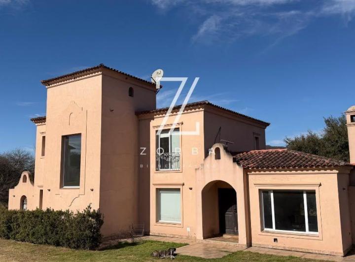 Casa · 400m² · 1 Ambiente · 1 Cochera
