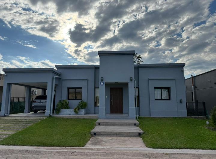 Casa · 215m² · 7 Ambientes · 2 Cocheras