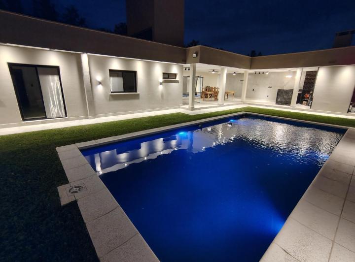Casa · 500m² · 5 Ambientes · 2 Cocheras