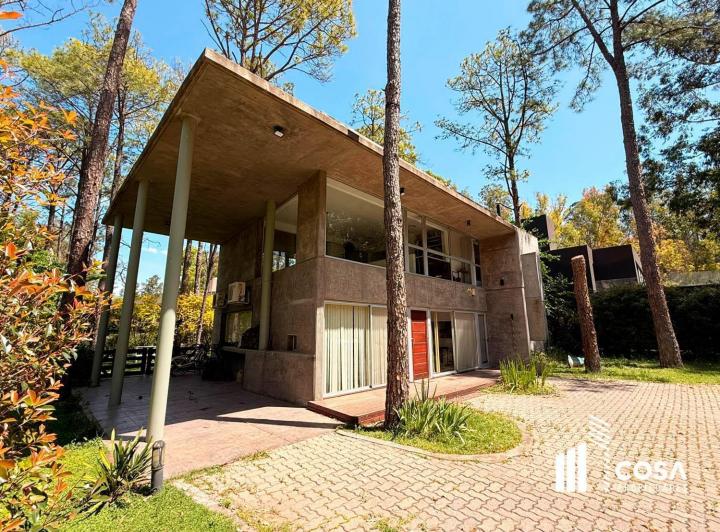 Casa · 168m² · 6 Ambientes · 1 Cochera