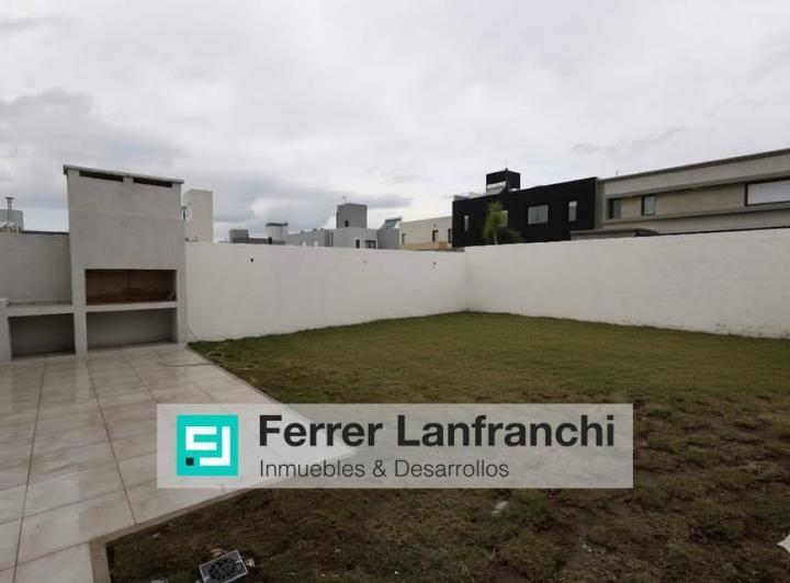 Casa · 157m² · 7 Ambientes · 2 Cocheras