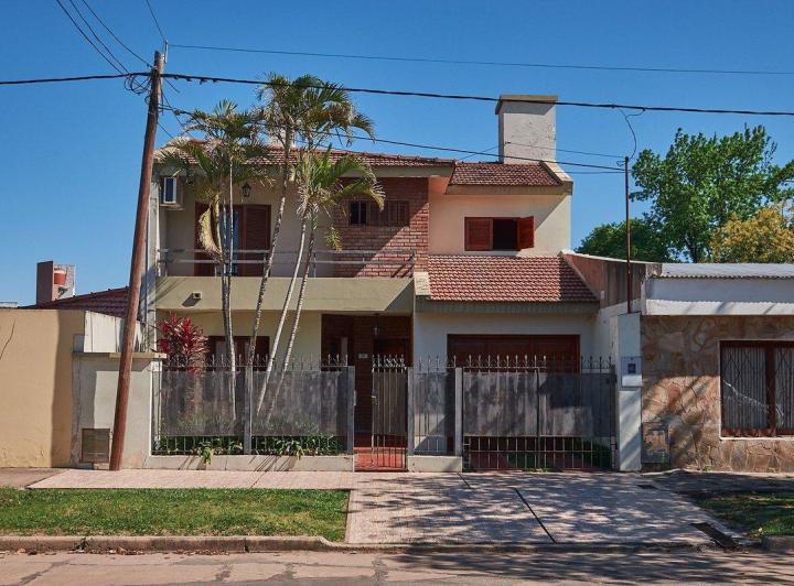 Casa · 150m² · 6 Ambientes · 1 Cochera