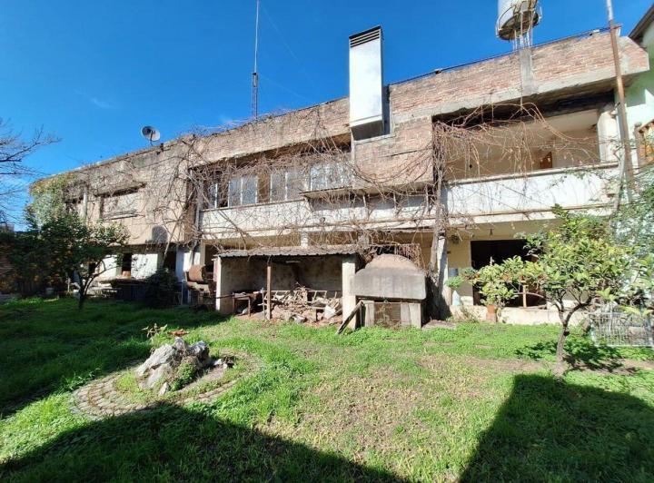 Casa · 362m² · 8 Ambientes · 2 Cocheras
