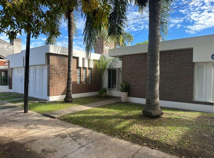 Casa · 200m² · 4 Ambientes · 1 Cochera