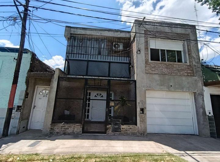 Casa · 220m² · 6 Ambientes · 1 Cochera