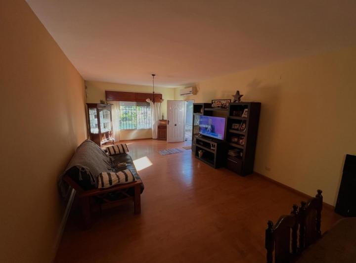 Casa · 120m² · 5 Ambientes · 2 Cocheras
