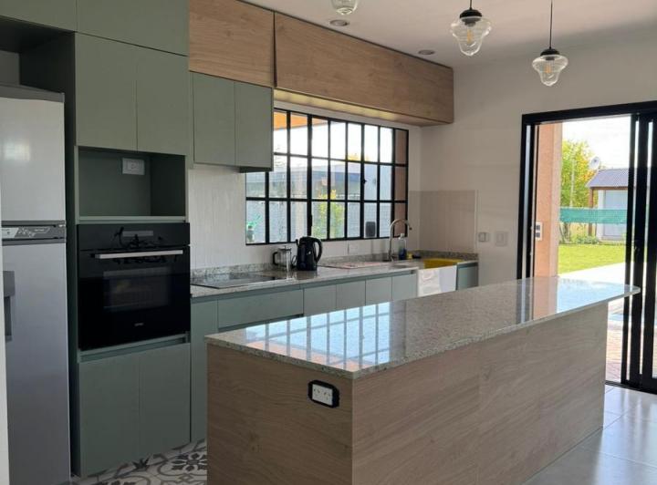 Casa · 71m² · 1 Ambiente · 2 Cocheras