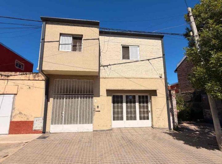 Casa · 196m² · 5 Ambientes · 2 Cocheras