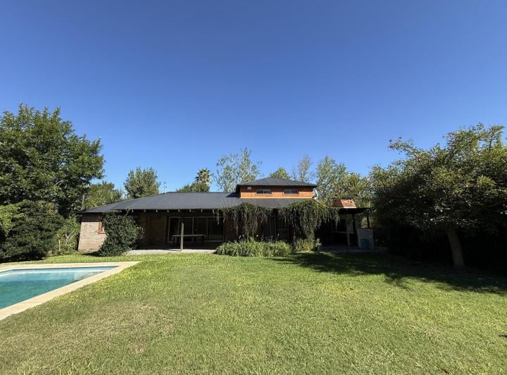 Casa · 225m² · 5 Ambientes · 1 Cochera
