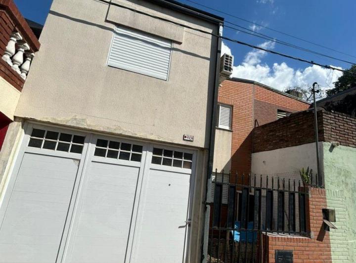 Casa · 83m² · 4 Ambientes · 1 Cochera