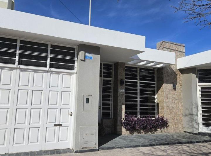 Casa · 178m² · 6 Ambientes · 1 Cochera