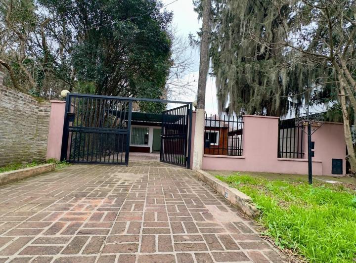 Casa · 90m² · 4 Ambientes · 1 Cochera