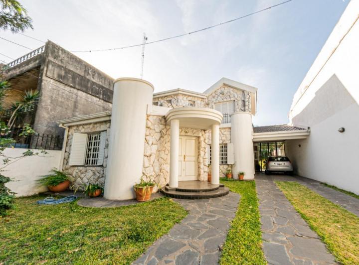 Casa · 188m² · 10 Ambientes · 3 Cocheras