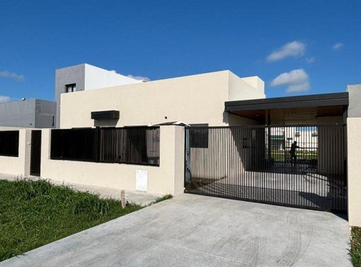 Casa · 135m² · 5 Ambientes · 2 Cocheras