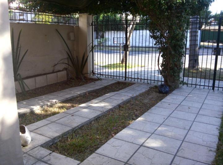 Casa · 213m² · 9 Ambientes · 1 Cochera