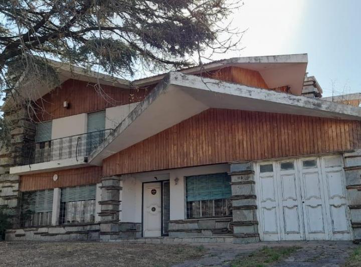 Casa · 425m² · 4 Dormitorios · 1 Cochera