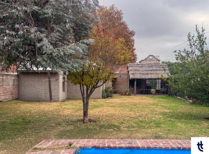 Casa · 135m² · 6 Ambientes · 2 Cocheras