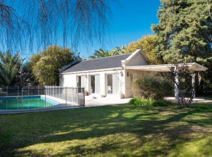 Casa · 420m² · 6 Ambientes · 2 Cocheras